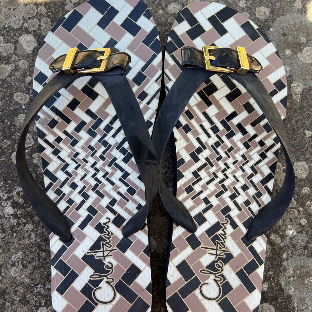 Cole Haan‎ flip flops, women’s size 6 New Without Tag